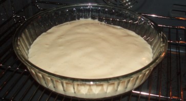 Бисквитный торт с заварным кремом и клубникой - фото шаг 1