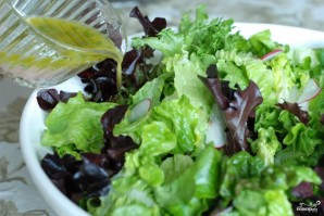Весенний салат с французской заправкой - фото шаг 9