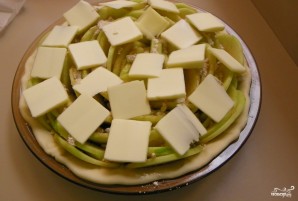 Яблочный пирог из слоеного дрожжевого теста - фото шаг 6