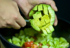 Овощной салат с авокадо - фото шаг 4