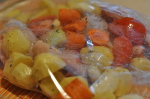 Курица с овощами в пакете для запекания - фото шаг 4