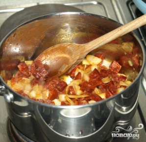 Суп с капустой и колбаской чоризо - фото шаг 2