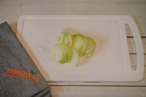 Пикантная капуста, тушеная с яблоками - фото шаг 3