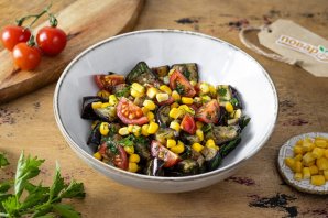 Салат с баклажанами и кукурузой - фото шаг 8