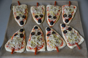 Новогодние мини-пиццы "Мышки" - фото шаг 8