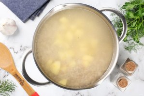 Сырный суп с перловкой - фото шаг 7