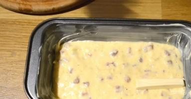 Закусочный кекс с сыром и колбасой - фото шаг 3