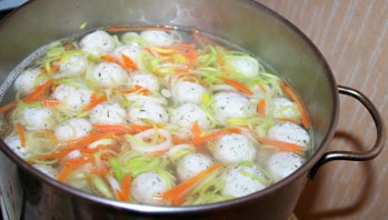 Суп с рыбными фрикадельками - фото шаг 7