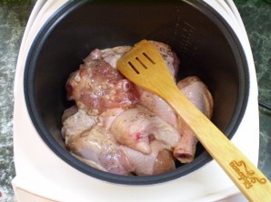 Тушеная курица с картошкой в мультиварке - фото шаг 5