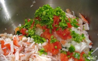 Салат с креветками и крабовым мясом - фото шаг 6