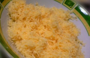 Перец, фаршированный сыром и яйцом - фото шаг 2
