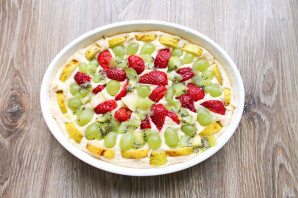 Пирог с фруктами и ягодами - фото шаг 8