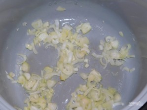 Картофельное пюре с жареным луком, орехами и зеленью - фото шаг 5