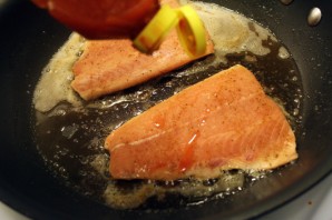 Рыба под сливочным соусом - фото шаг 2
