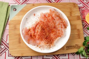 Салат с курицей, помидором и пекинской капустой - фото шаг 3