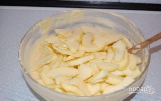 Пирог с яблоками в духовке - фото шаг 6