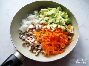Кабачки, фаршированные рисом и овощами - фото шаг 2