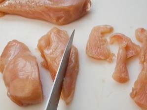 Кусочки курицы в сметанном соусе - фото шаг 1
