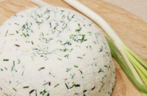 Адыгейский сыр с зеленью - фото шаг 7