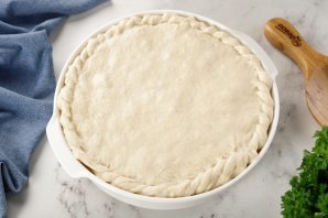 Простой мясной пирог с картошкой