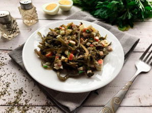 Салат с морской капустой и шпротами - фото шаг 8