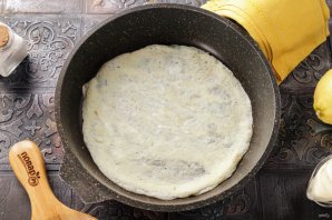 Салат с курицей и блинчиками