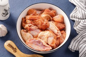 Курица с картошкой в мультиварке - фото шаг 4