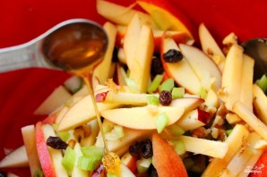 Салат из свежих яблок - фото шаг 7