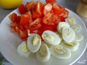 Салат из авокадо с креветками и яйцом - фото шаг 3
