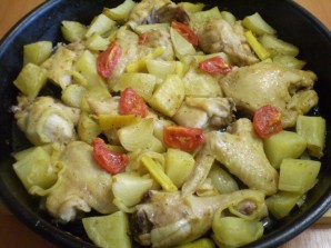 Курица, запеченная с картофелем и овощами - фото шаг 6