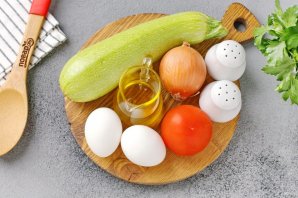 Кабачки с яйцом и помидорами в духовке - фото шаг 1