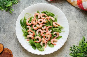 Новогодний салат с креветками - фото шаг 4