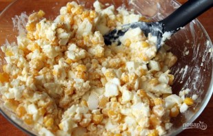 Салат из яиц и кукурузы - фото шаг 4