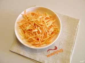 Салат из морковки и сыра - фото шаг 5