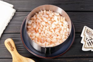 Салат слоеный с креветками - фото шаг 10