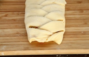 Пирог с вишней из дрожжевого теста - фото шаг 9