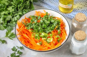 Салат из свежей моркови с кинзой - фото шаг 3
