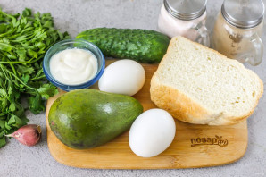Бутерброды с авокадо и яйцом - фото шаг 1