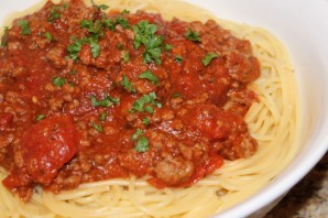 Спагетти с фаршем и томатным соусом - фото шаг 4