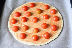 Домашняя пицца с креветками и сыром - фото шаг 8