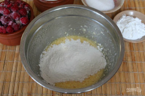 Песочный пирог с малиной - фото шаг 4