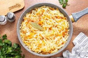 Тушеная капуста - фото шаг 8