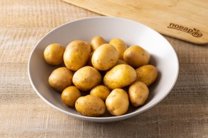 Чесночная картошка "Объедение" в духовке - фото шаг 2