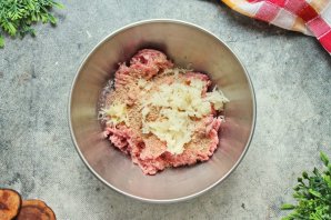 Котлеты из мясного фарша - фото шаг 4