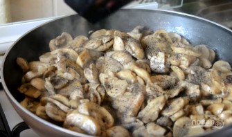 Открытый пирог с грибами и печенью на дрожжевом тесте  - фото шаг 5