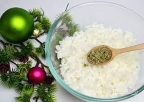 Салат с кукурузой, рисом и копченой скумбрией - фото шаг 3