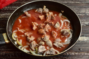 Куриные желудки в томатном соусе - фото шаг 8