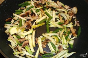 Гречневая лапша с овощами и креветками - фото шаг 4