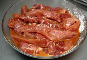 Свинина в соусе на сковороде - фото шаг 2