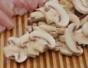 Лапша с курицей и грибами   - фото шаг 1